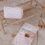 طقم حقيبة مع منظم أدوات الطفل من اتيلييه بابي - قطعة من الفرح (وردي)