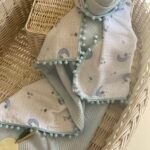 لفة الموسلين ذات الوجهين بثيم النجوم زرقاء- لونا لا ماما