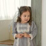 فستان بناتي بطبقه تور ناعمه و الدانتيل الراقي  -اللون رمادي