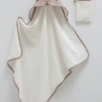 فوطة أطفال برسمة دب بني