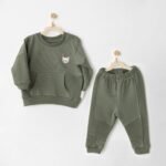 قميص و بنطلون اخضر