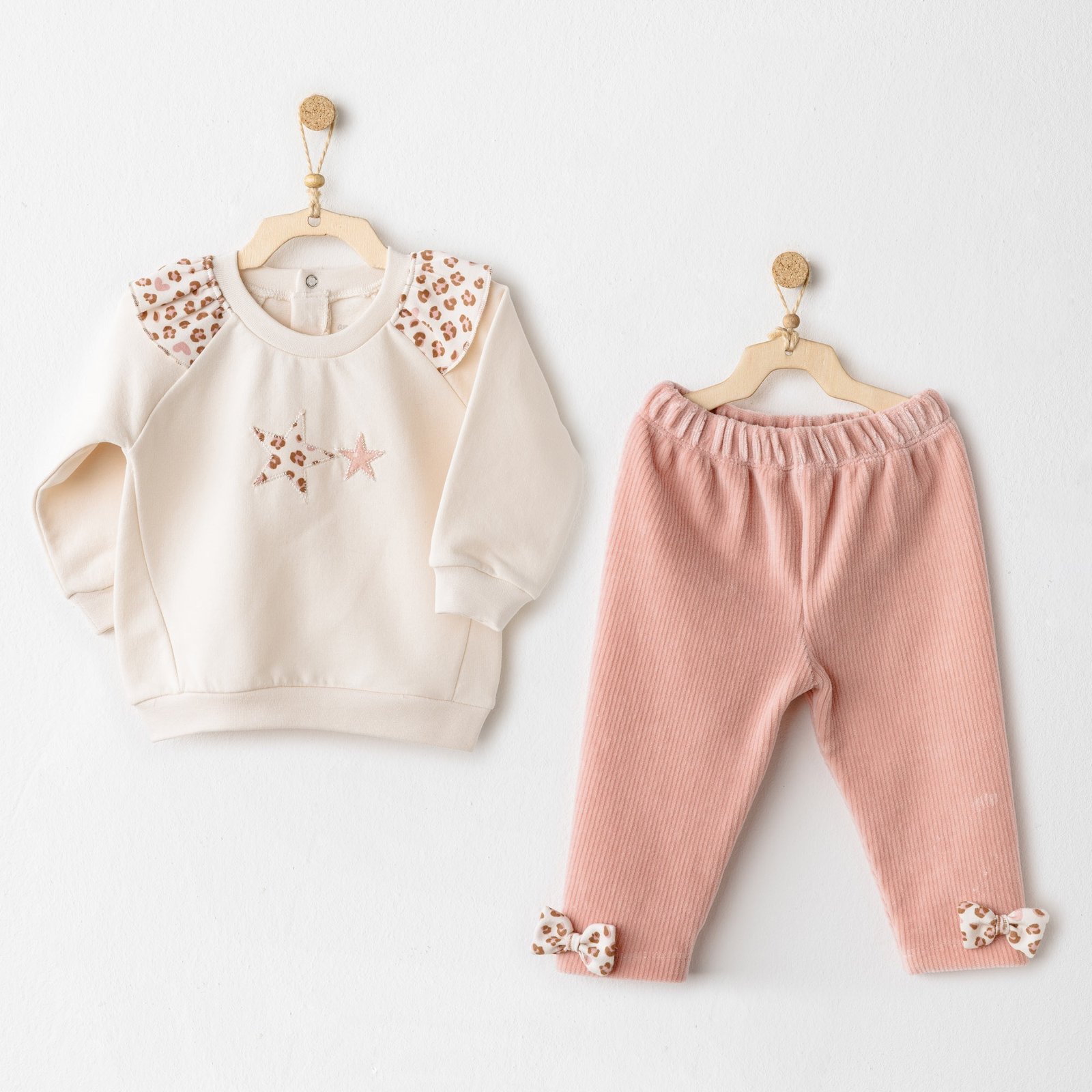 img_9837 قميص بيج و بنطلون وردي - Image 1