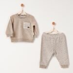 قميص و بنطلون بني