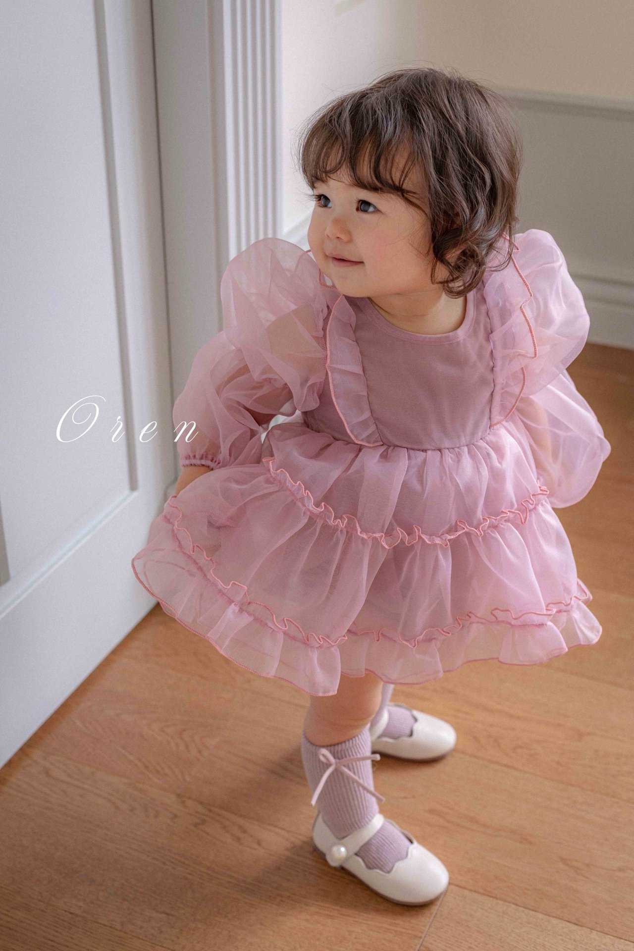 528ac6f344cb6b0fdfe9b9d1a864510d فستان من الأورجانزا من OREN - Image 1