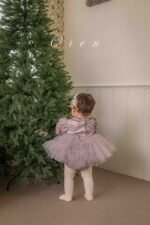 فستان بنفسجي من المخمل و التور من OREN - Image 7