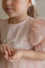 فستان من التور الناعم و الدانتيل - Image 6