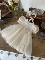 فستان من التور الناعم و الدانتيل