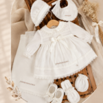 طقم بناتي ابيض  0-3 months